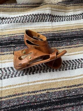 Bed Stu Leather Cutout Gladiator Sandals in Tan Brown